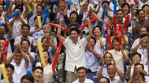 [영상] 막대풍선 든 평양 시민들, 남북 통일농구 '열띤 응원'