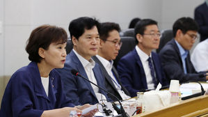 김현미 장관 공공기관 공적역할 강조…"생명·안전 외주화 안돼"