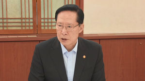 군 성폭력 바로잡을 장관이…"여성들이 행동 조심해야"