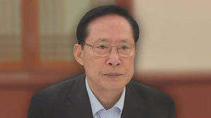 "성폭력, 여성이 행동거지 조심해야"…또 구설 오른 송영무 장관