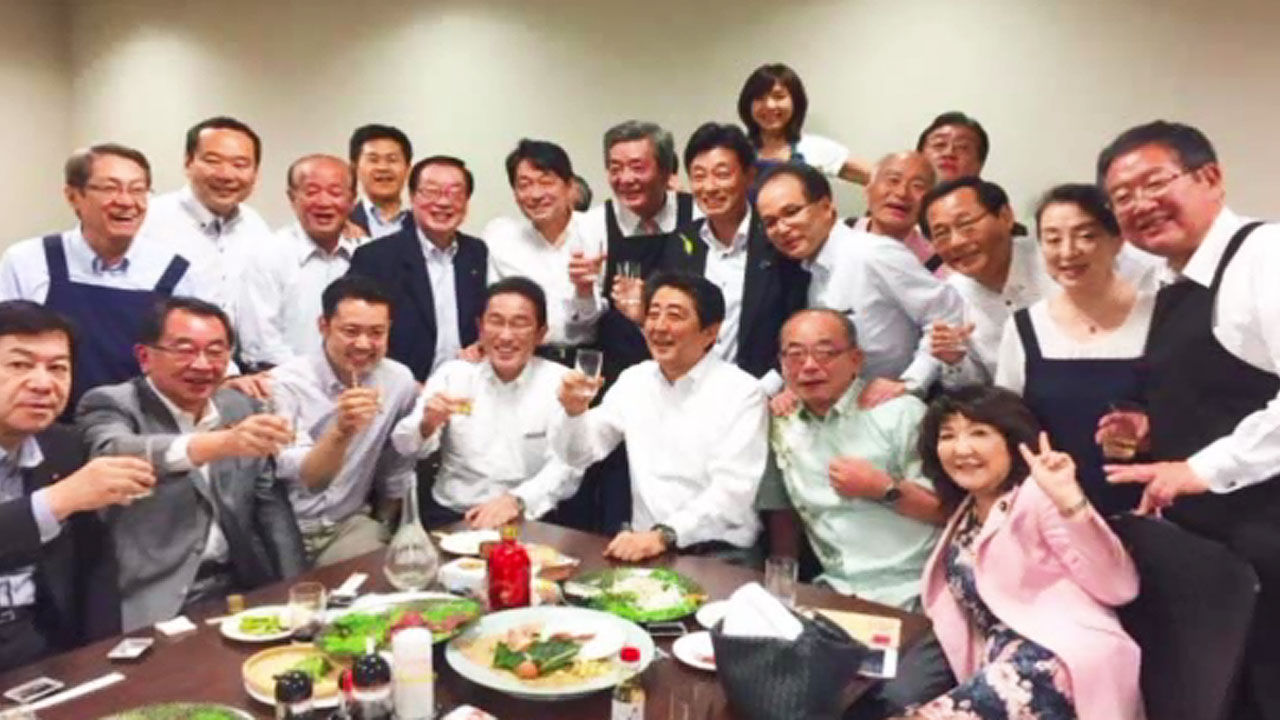 기사 대표 이미지:연립여당서도 아베 폭우 속 술판에 비판론…"경솔했다"