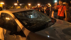 [영상] 파티장 된 샹젤리제 거리&hellip;흥분한 프랑스 축구팬들 경찰과 충돌