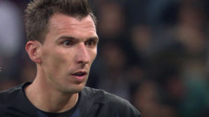 [영상][크로아티아:잉글랜드] '비 신사적 행위'로 경고받는 만주키치