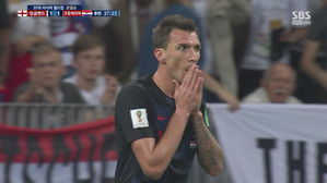 [영상][크로아티아:잉글랜드] 만주키치, 창의적인 패스 받고 위협적인 슈팅!