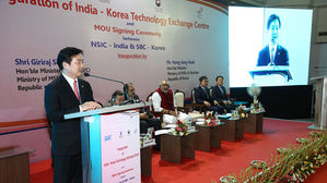 홍종학 "프랜차이즈, 골목상권 침투말고 해외 나가야…적극 지원"