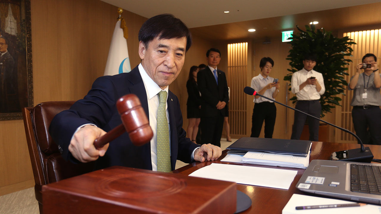 기사 대표 이미지:한은 기준금리 연 1.50%로 또 동결…무역전쟁·일자리쇼크에