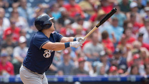 홈런 도둑맞은 최지만…관중이 건드려 인정 2루타