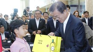 [풀영상] 문 대통령 "의료기기 규제의 벽 대폭 낮출 것"&hellip;규제혁신 시동