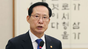 송영무 "마린온 유가족, 의전 흡족 못해 짜증" 발언 논란