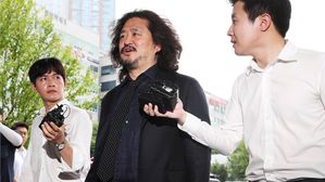 [현장영상] 김어준, '이재명 여배우 스캔들' 참고인 조사&hellip;"아는 대로 얘기할 것"