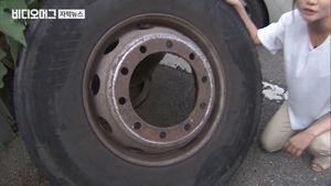 느닷없이 날아온 대형차 바퀴…일가족 덮쳐 1명 사망