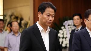 [현장영상] "대통령도 힘들어하신다"&hellip;임종석, 故 노회찬 빈소 조문