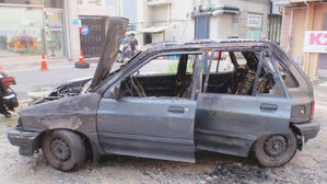 "시동 켜자 엔진룸에서 연기"…새까맣게 타버린 차