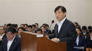 이주열 "통화정책 여력 확보 위해 완화 정도 조정 필요"