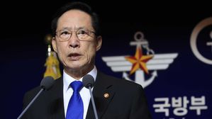 靑 "송영무 거취 급선회한 바 없다"…'경질여부 미정' 재확인