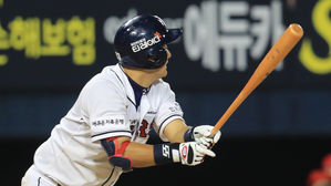 후랭코프 15승·최주환 연타석 홈런…두산, 한화 잡고 4연패 끝