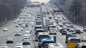 고속도로 갓길 얌체운전 장애물로 막는다