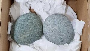 기념품으로 가져가 돌아온 몽돌(사진=한려해상국립공원 동부사무소 제공/연합뉴스)