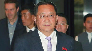 北 리용호, 싱가포르 도착…남북-북미 외교장관 만남 성사될까?