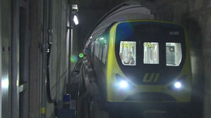 서울 우이신설선 정전으로 한때 운행 중단…승객 불편