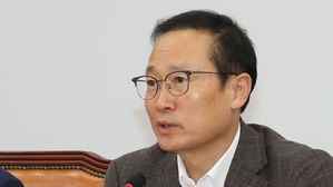 원내대책회의에서 발언하는 홍영표 의원 (사진=연합뉴스)