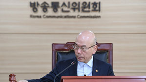 이효성 "지상파 방송 절체절명 위기…중간광고 허용 검토"