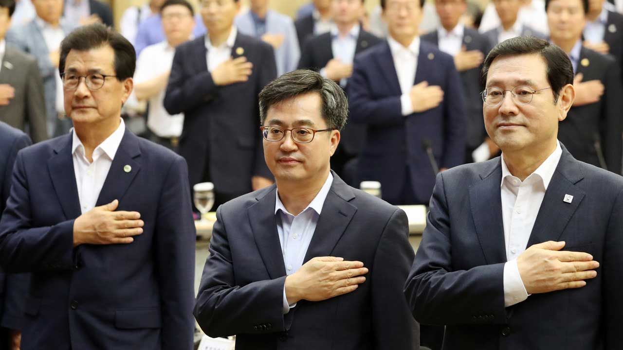 기사 대표 이미지:김동연 "내년 플랫폼 경제·8대 선도사업에 5조 이상 투자"