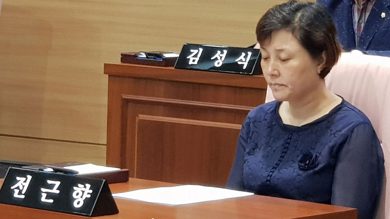 기사 대표 이미지:아들 잃은 경비원에 전보 조치 막말한 구의원 의원직 상실
