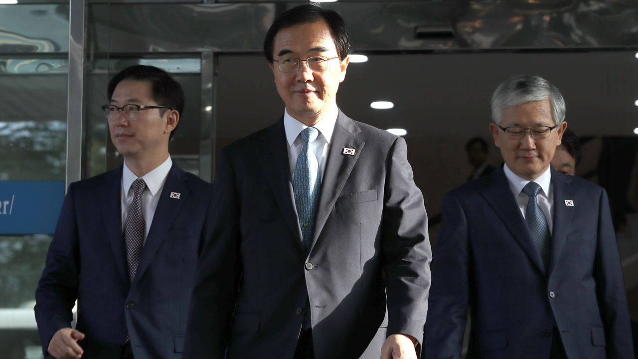 남북고위급회담 위해 판문점 향하는 조명균 통일부 장관