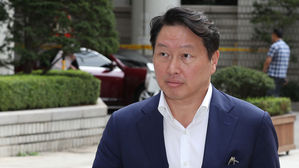 증인으로 법정 향하는 최태원 (사진=연합뉴스)