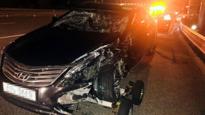 영동고속도로서 차량 충돌 이어 낙하물 사고…3명 다쳐