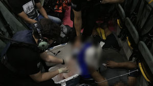 손가락 절단 외국인 선원 이송장면 (사진=연합뉴스)