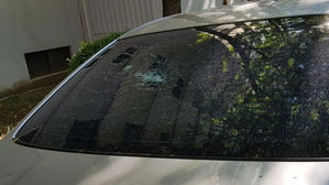 송파구 아파트서 차 유리창 파손되고 식칼 발견…경찰 수사