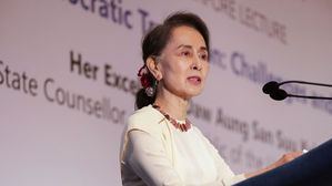 영국 외무, '로힝야 학살' 침묵하는 아웅산 수치 압박