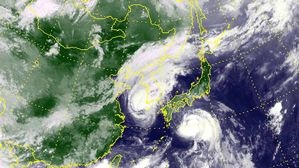 '솔릭' 오늘 밤 군산 상륙…"수도권 영향 적어져, 예상보다 남쪽"