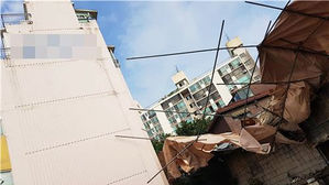 거여동 재건축 앞둔 아파트 철골 구조물 무너져