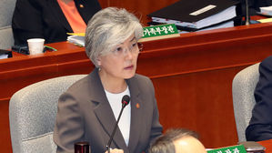 강경화 "폼페이오 방북, 아직 유효한 카드"