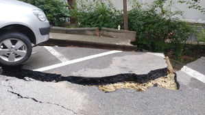 서울 금천구 도로에 대형 싱크홀…150명 긴급대피