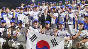 '양현종 완벽 피칭'…한국 야구, 일본 꺾고 3회 연속 금메달