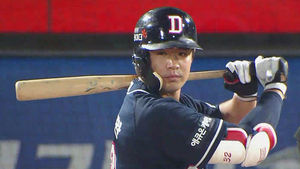 두산 김재환, 홈런 2개 몰아치며 '단독 선두'…경쟁 치열