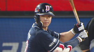 37·38호 연달아 '쾅! 쾅!'…김재환, 홈런 선두 등극