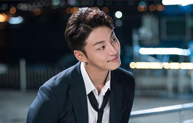 Yoon Si Yoon