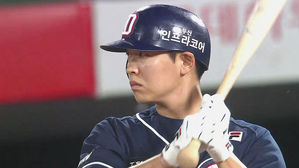 정수빈이 돌아왔다!…연타석 홈런으로 화끈한 복귀신고