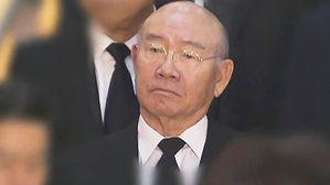 '세금 체납' 전두환 前 대통령, 자택 냉장고&middot;TV&middot;그림 등 압류