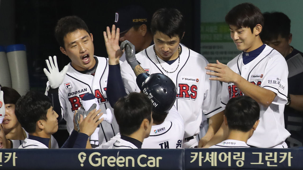 기사 대표 이미지:두산, 정규시즌 우승 보증수표 80승 선착…SK, 한화 제압