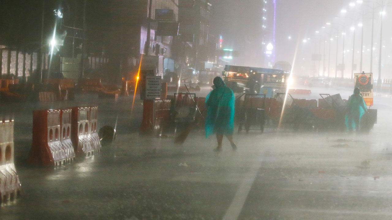 필리핀 상륙한 슈퍼태풍 '망쿳' (사진=AP)