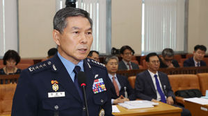 정경두 국방장관 취임…"군사 분야 합의서 후속 조치 적극 추진"