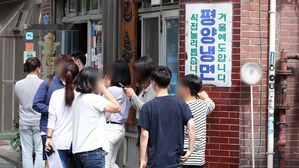 [포토] 평양 정상회담 여파? &hellip;줄 서서 먹는 평양냉면