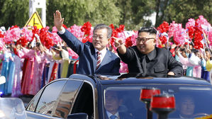 [포토] 평양 시민들이 만든 '환영의 꽃길'&hellip;환호에 답례하는 남북 정상