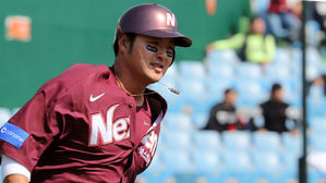 '박병호 동점포·쐐기타' 넥센, 선두 두산 꺾고 3연승